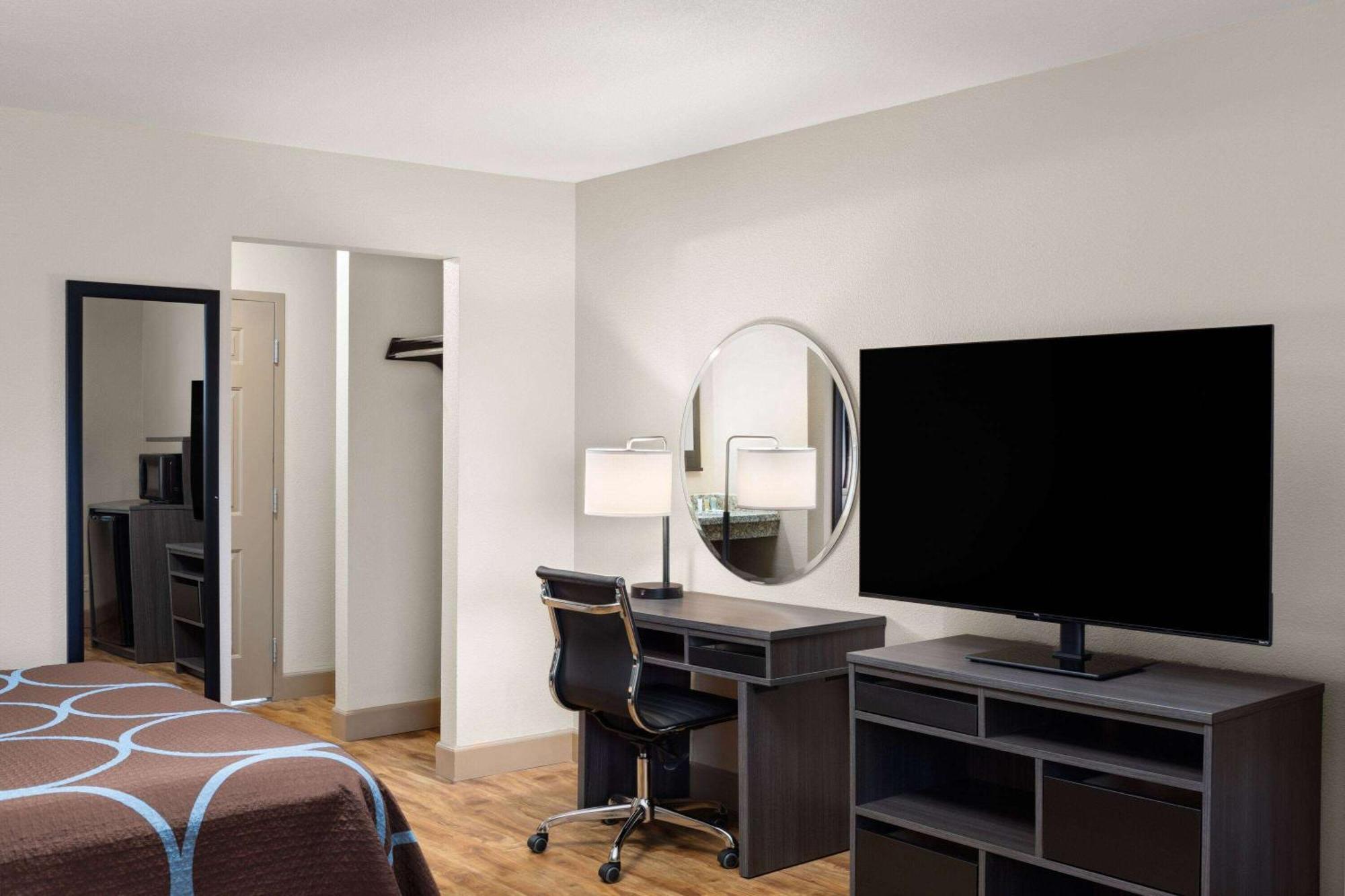 Super 8 By Wyndham Fallon Exteriör bild